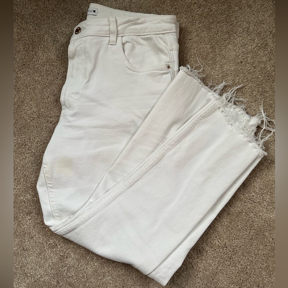 Zara White Cropped Jeans with Distressed Hem